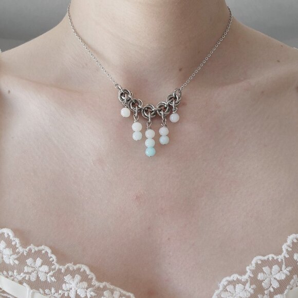 Vintage antique V-shaped pearl necklace with a small silver chain - Picture 8 of 8